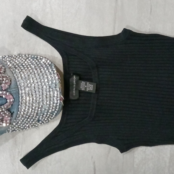 Cable & Gauge Ribbed knit tank top. SIZE MEDIUM. - Picture 3 of 10